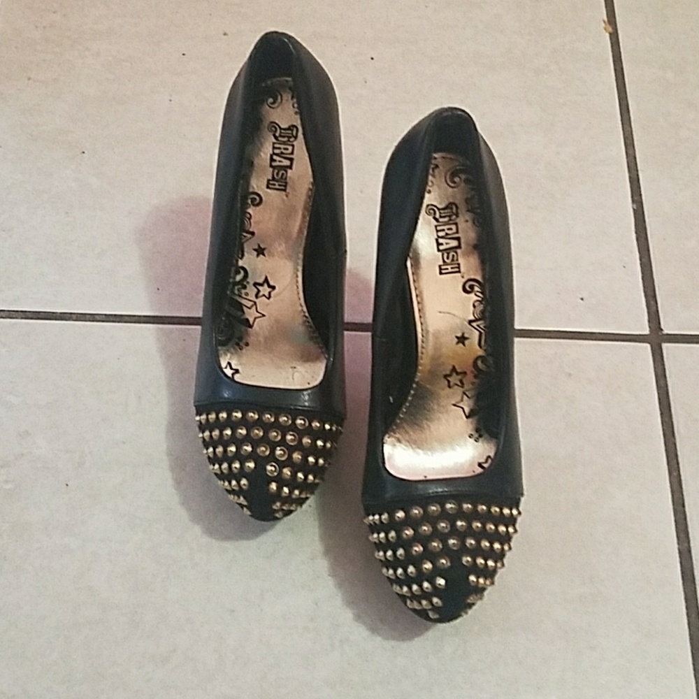 Like new hills black with gold studs